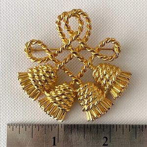 Vintage gold tone tassel knot brooch.